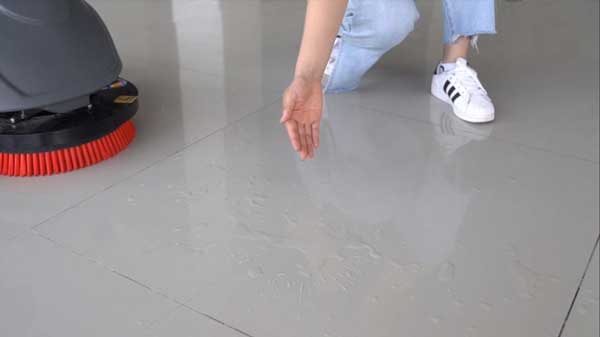 全自動洗地機為什么吸水不干凈？要怎么解決？