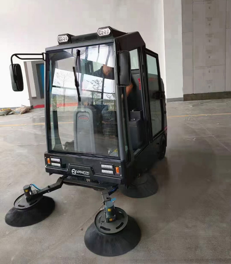 電動(dòng)掃地車(chē)在物業(yè)公司使用有哪些優(yōu)勢(shì)